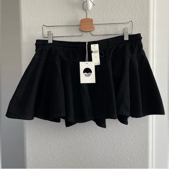 NWT Anthropologie Daily Practice Courtside Black Mini Skirt M - Picture 2 of 4